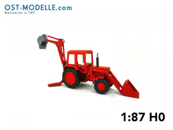 Traktorbagger MTS-82 Frontlader – rot Arbeitsstellung Arm oben